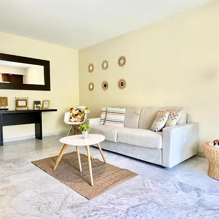 Les Glycines * マントン