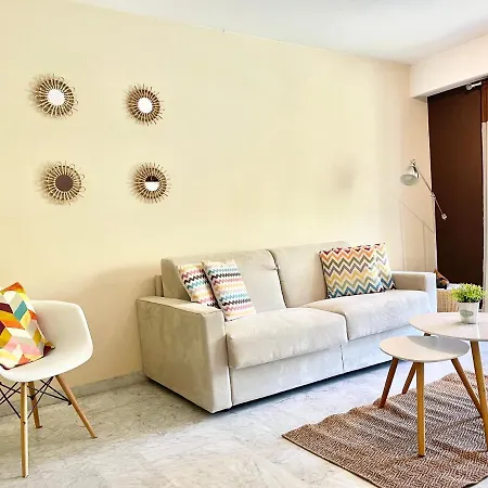 Les Glycines アパート *