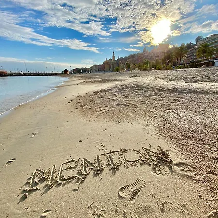 Les Glycines アパート マントン