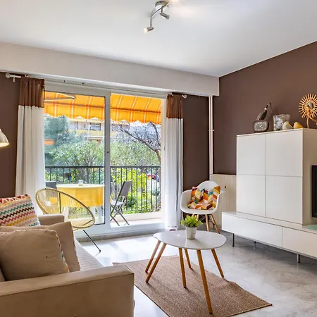 Les Glycines * מנטון