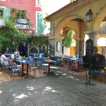 Les Glycines アパート