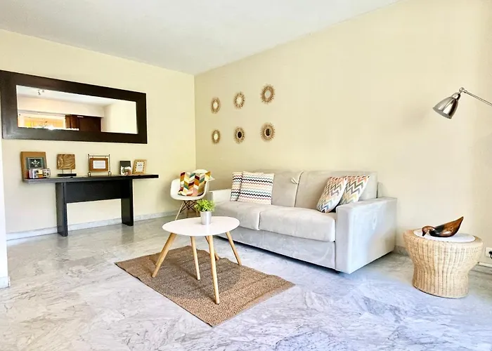 Les Glycines * Menton