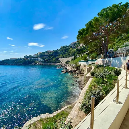 Les Glycines Apartment