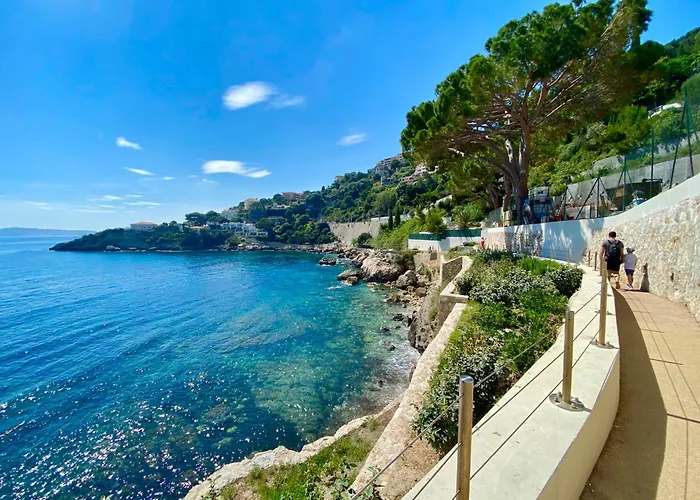 Les Glycines Apartment